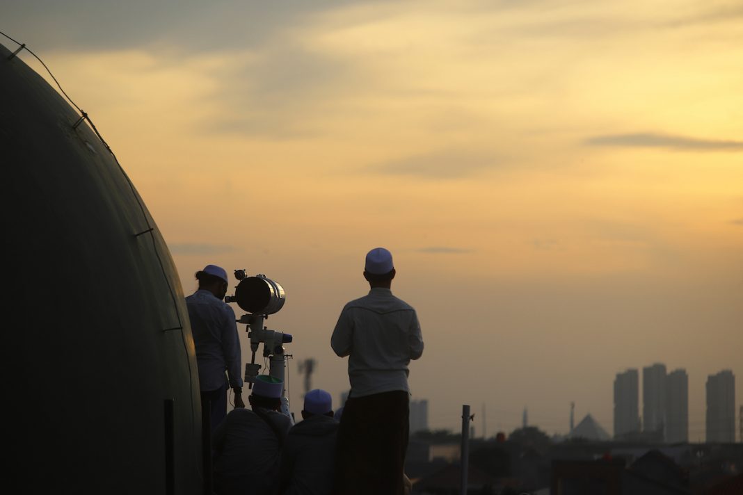 Observation du ciel lors de la nuit du doute, Indonésie