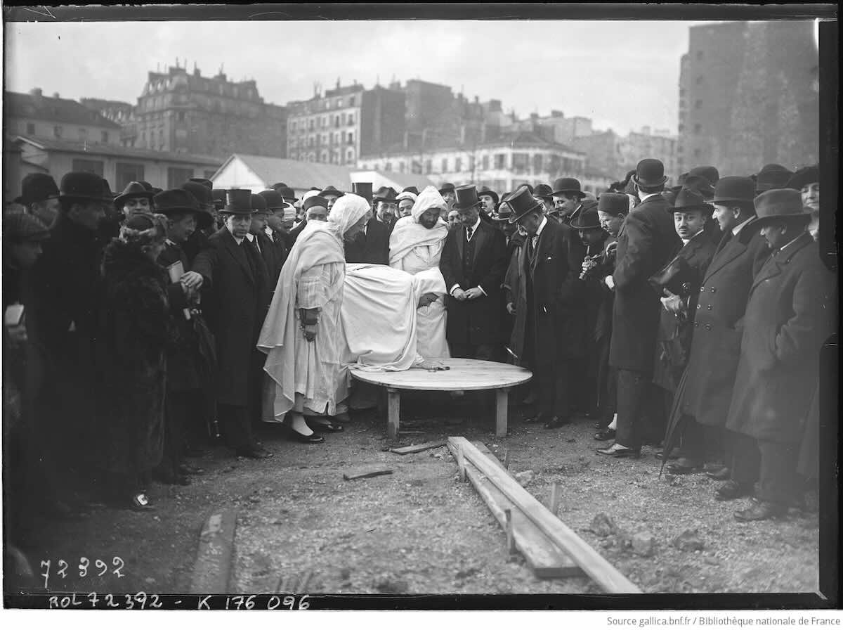 1er mars 1922. Cérémonie de l'orientation de la mosquée de Paris.