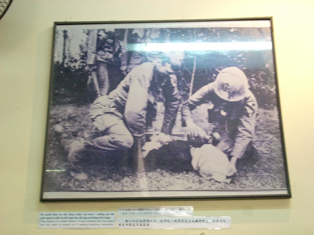 Vietnamien torturé par des miltaires francais